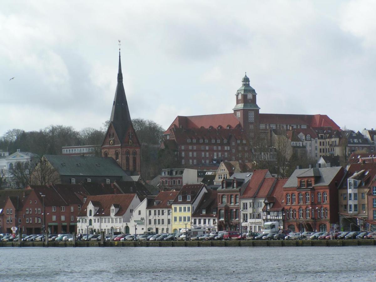 Ferienwohnung In Weisser Villa Am Kliff Flensburg Bagian luar foto